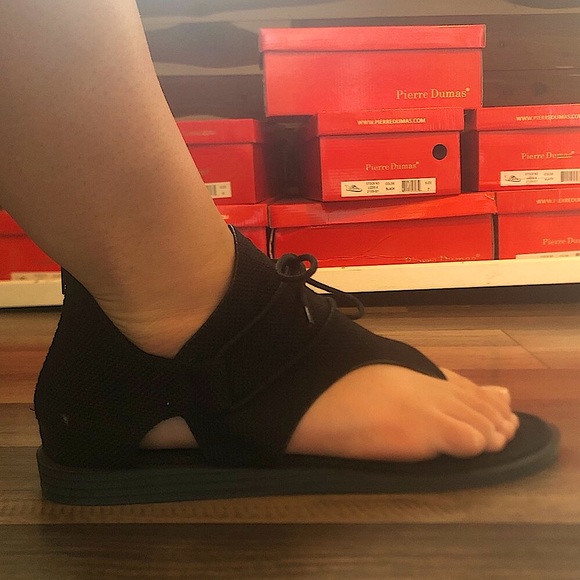 Pierre Dumas Black Sandals multiple sizes - Picture 2 of 7